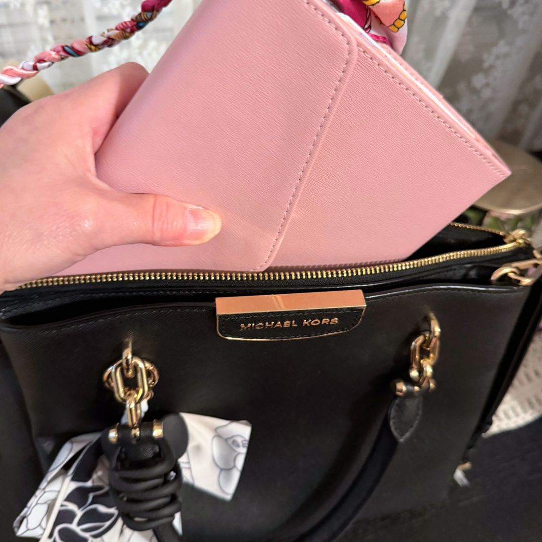 Bailey Clutch™ A6 organizer sliding easily into an everyday handbag for portable planning and organization with the Daily Sidekick™ System.