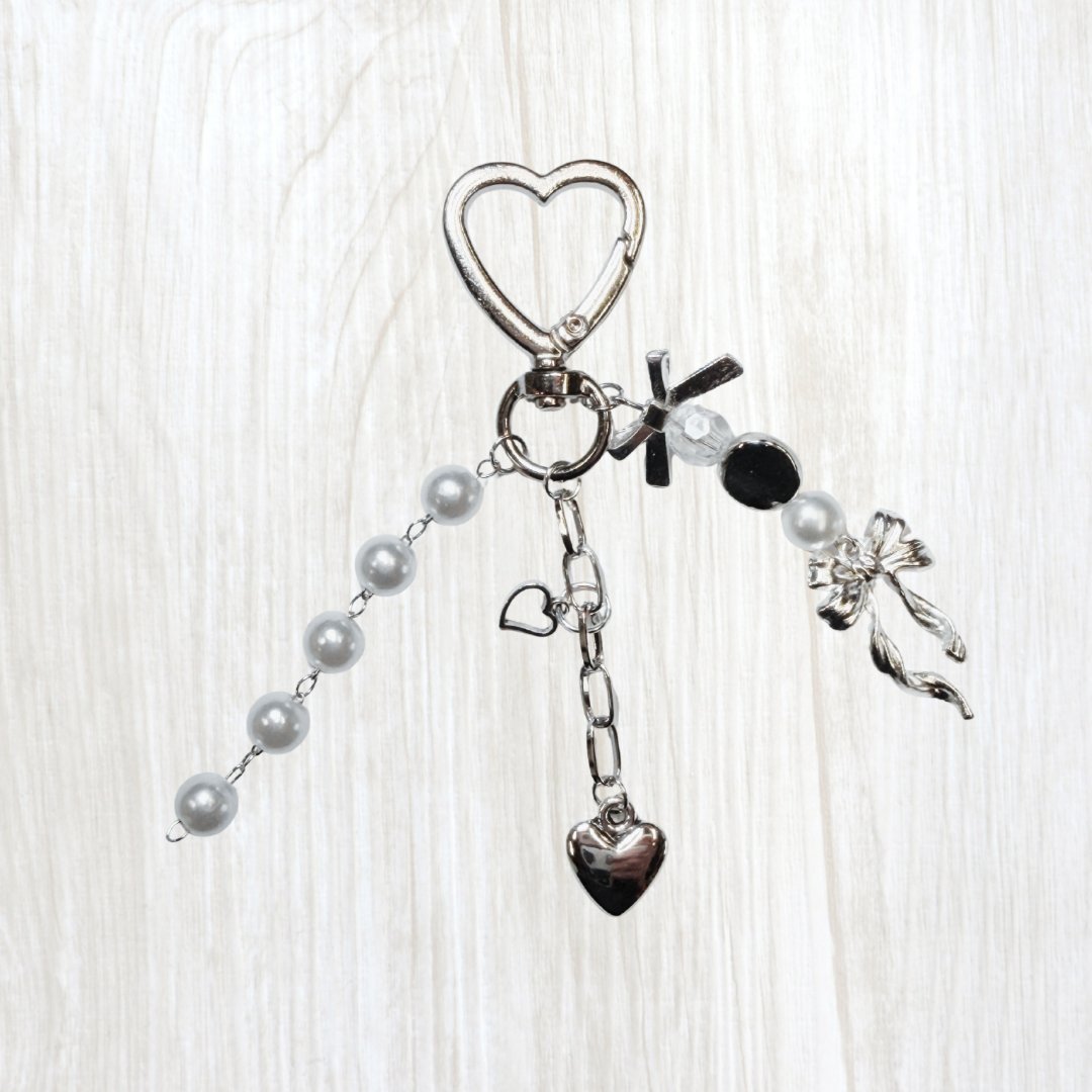 🤍 Pearl Bow Heart Purse Charm | Coquette Binder & Bag Accessory - Splash of Charm